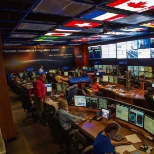 Sala de control equipada con un videowall de gran formato